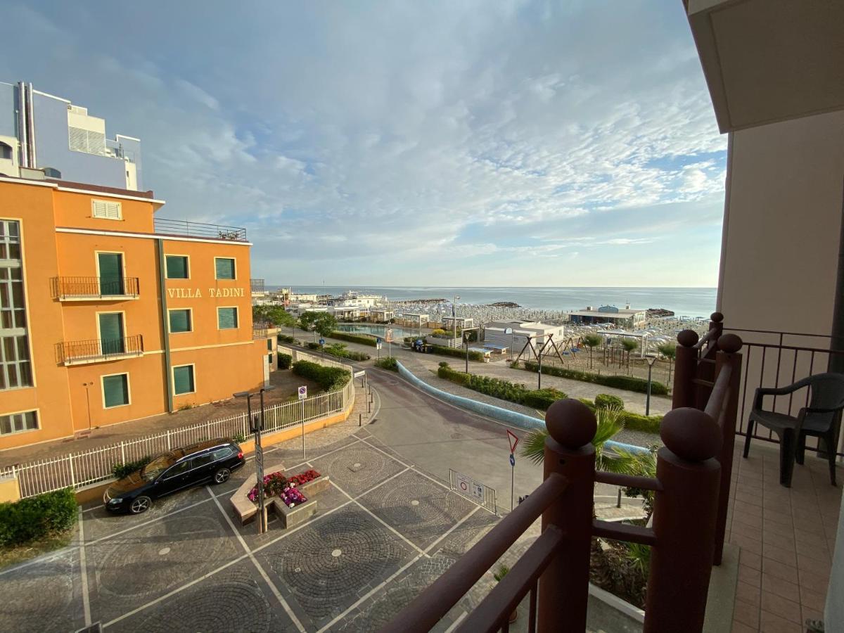 Residence Roxy Misano Adriatico Exterior foto